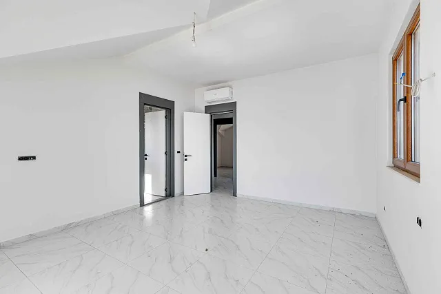 Spacious and bright apartments with panoramic sea views — photo 26